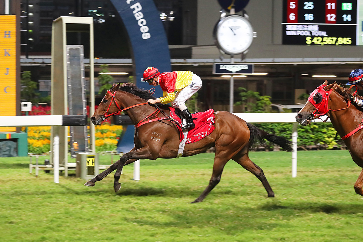 Starlight completes a hat-trick of wins last term with Zac Purton on board.
