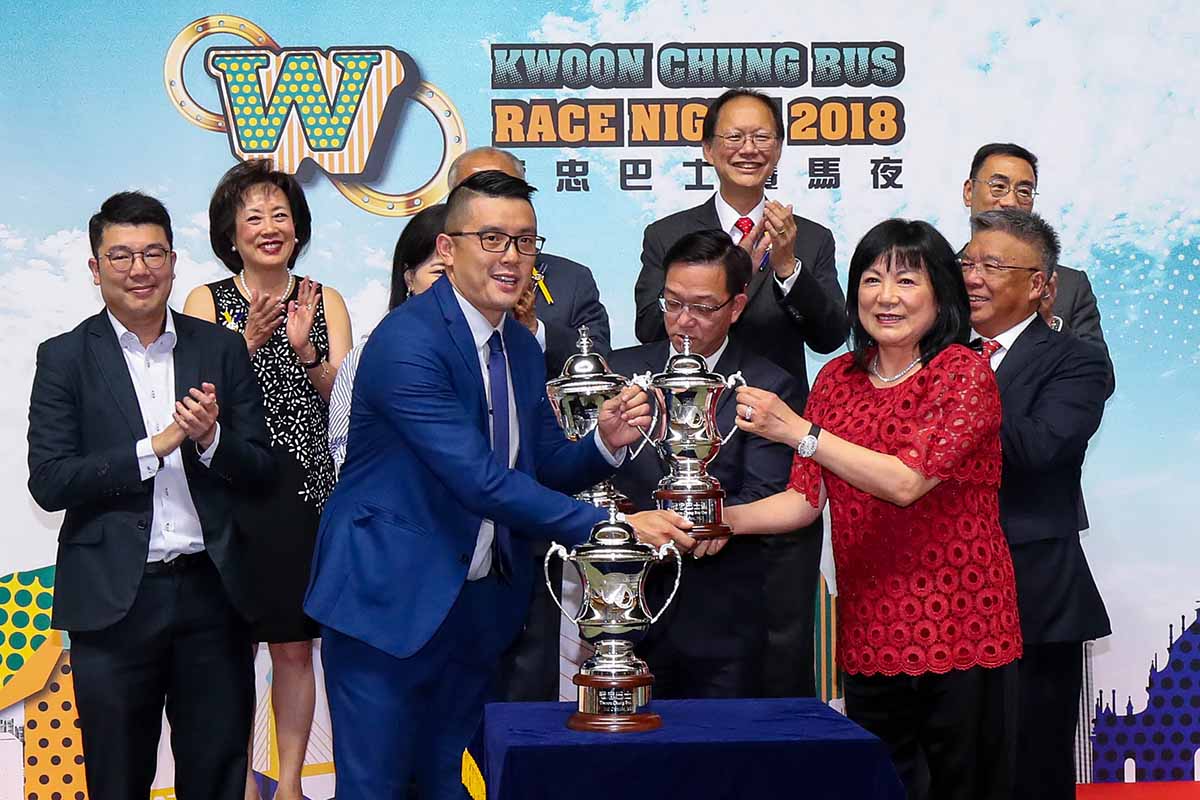 Christina Wong presents the trophy to Pierre Ng, Assistant Trainer of John Size’s stable for winning horse Insayshable.