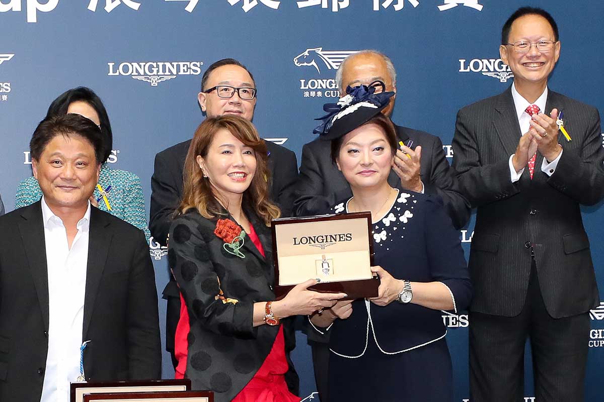 Ms. Karen Au Yeung, Vice President of LONGINES Hong Kong, presents a LONGINES Conquest Collection watch to owners Dr & Mrs Wilson Ip Chun Heng, trainer Peter Ho and jockey Matthew Poon, winning connections of Beaut Beaut.