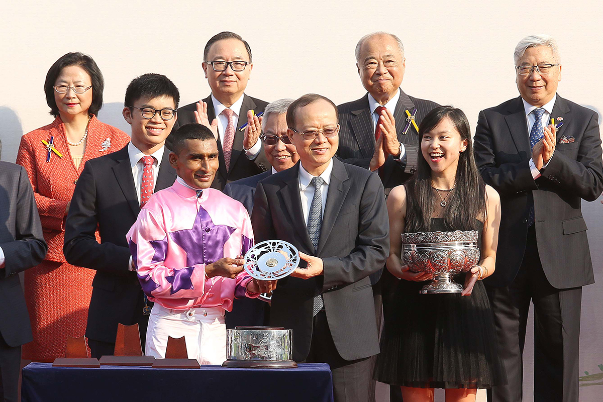 Winning Trainer John Size and Jockey Karis Teetan receive silver dishes from Yang Jian (right), Deputy Director of Liaison Office of the Central People's Government in the HKSAR.