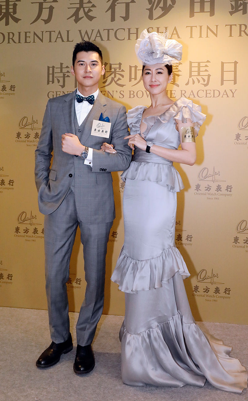 Renowned artistes Nancy Wu and Carlos Chan attend the event as special guests. They join officiating guests at the toasting ceremony to wish the Gentlemen’s Bow-tie Day every success.
