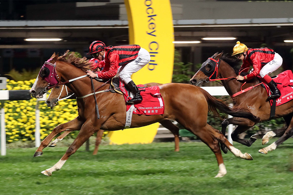 Eagle Way scores over 1800m in the G3 January Cup at Happy Valley early this year.
