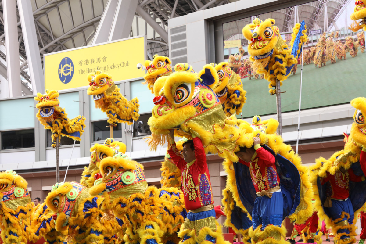 A lion dance performance involving 40 lions gets the opening ceremony off to a roaring start.