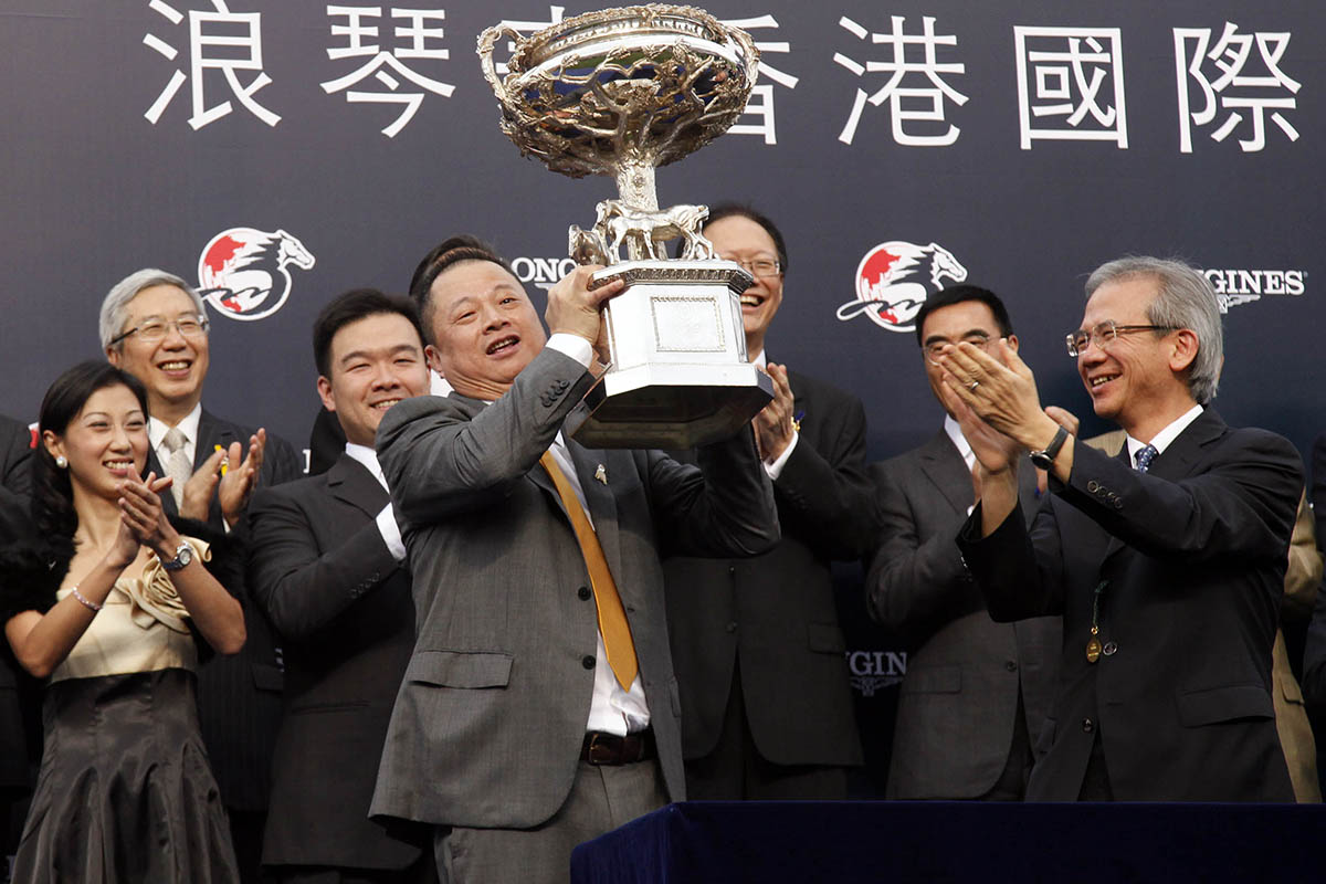 Racehorse owner Pan Sutong holding high the winning trophy of the 2013 LONGINES Hong Kong Cup.