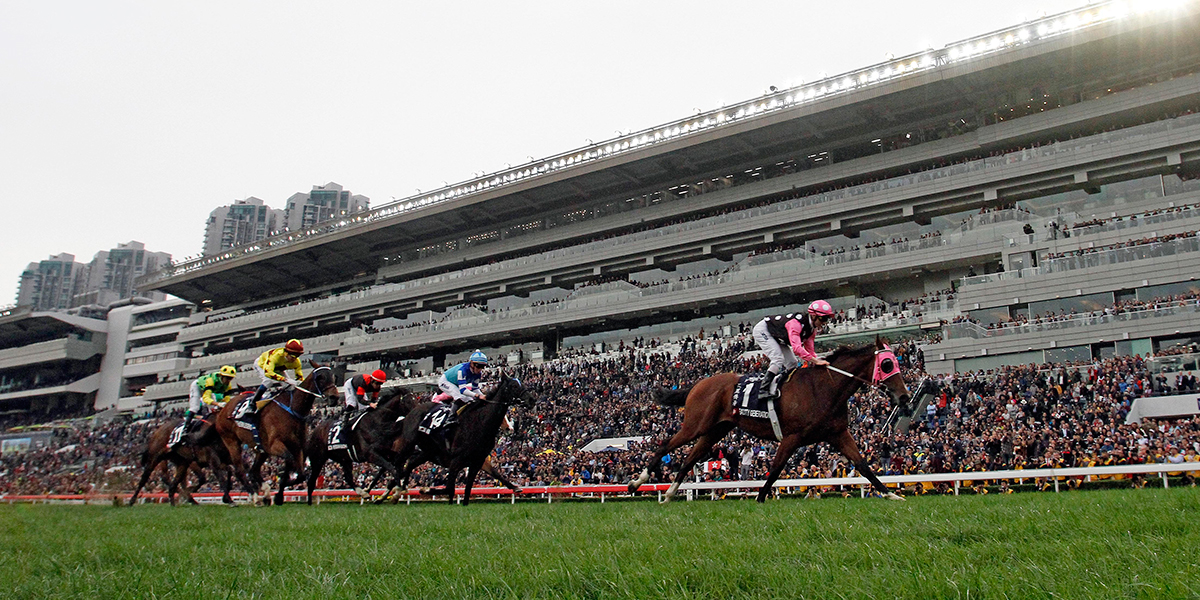 Beauty Generation (No.1) with Zac Purton in the saddle claims the LONGINES Hong Kong Mile.