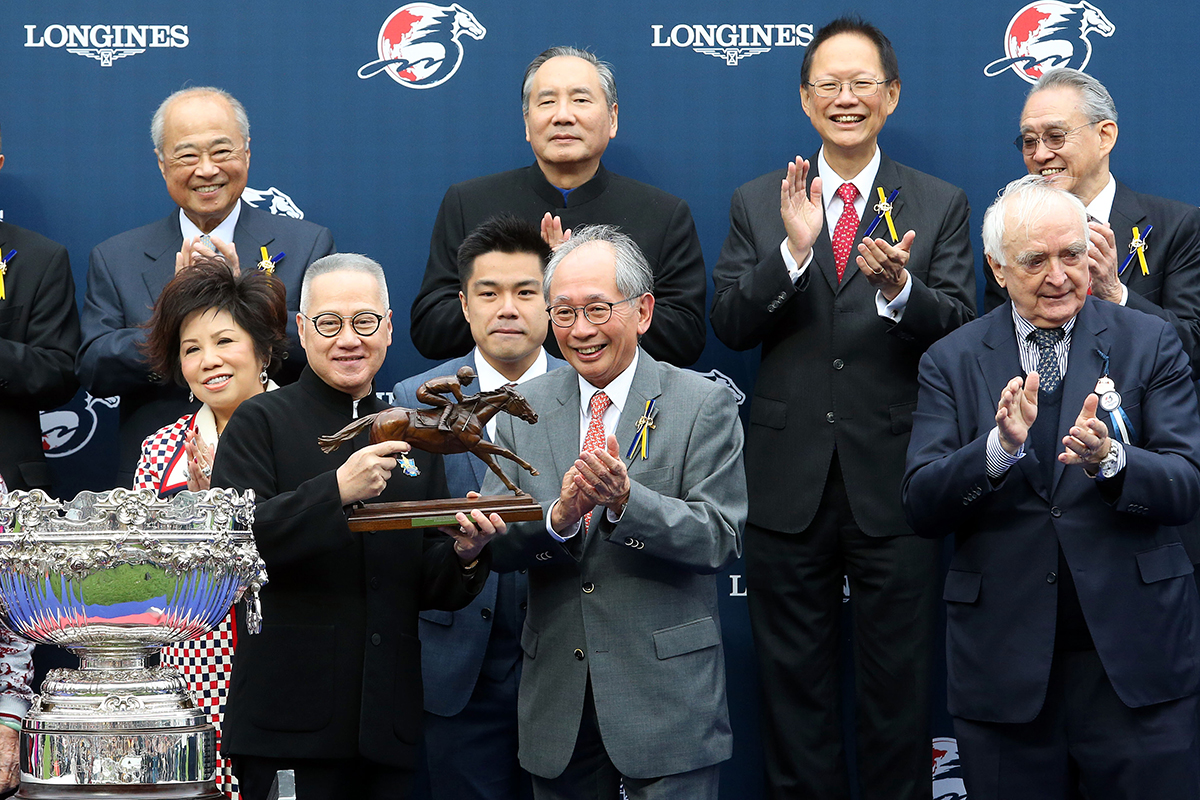 Mr Lester Kwok, Deputy Chairman of HKJC presents the LONGINES Hong Kong Mile trophy to Mr Patrick Kwok, owner of Beauty Generation and bronze horse and jockey statuettes to Mr Simon Kwok, owner representative of Beauty Generation, trainer John Moore and jockey Zac Purton.