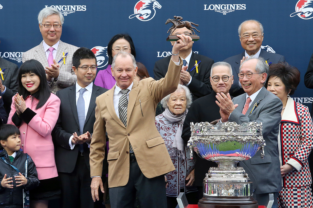 Mr Lester Kwok, Deputy Chairman of HKJC presents the LONGINES Hong Kong Mile trophy to Mr Patrick Kwok, owner of Beauty Generation and bronze horse and jockey statuettes to Mr Simon Kwok, owner representative of Beauty Generation, trainer John Moore and jockey Zac Purton.