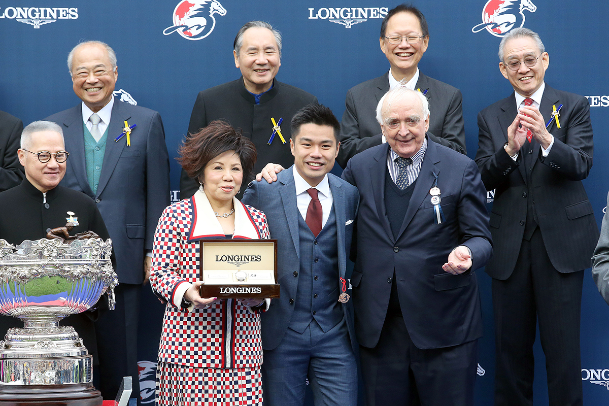 Mr Walter von Känel, President of LONGINES presents a LONGINES Conquest Classic Collection watch to Mrs Eleanor Kwok, owner representative of Beauty Generation, trainer John Moore and jockey Zac Purton.