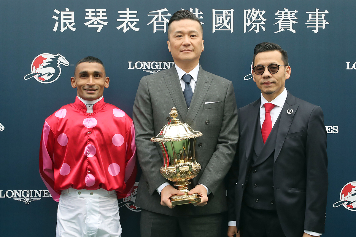 Happy connections share their moment with media for the success of Mr Stunning in the LONGINES Hong Kong Sprint.