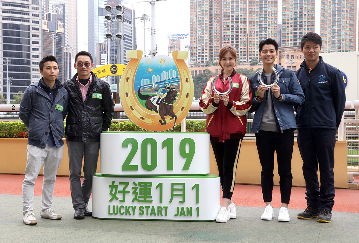 All guests pose for a group photo. From left: Jockey Matthew Poon, Trainer Jimmy Ting, TV artistes Moon Lau, Dickson Yu and Farrier Byran Yau.