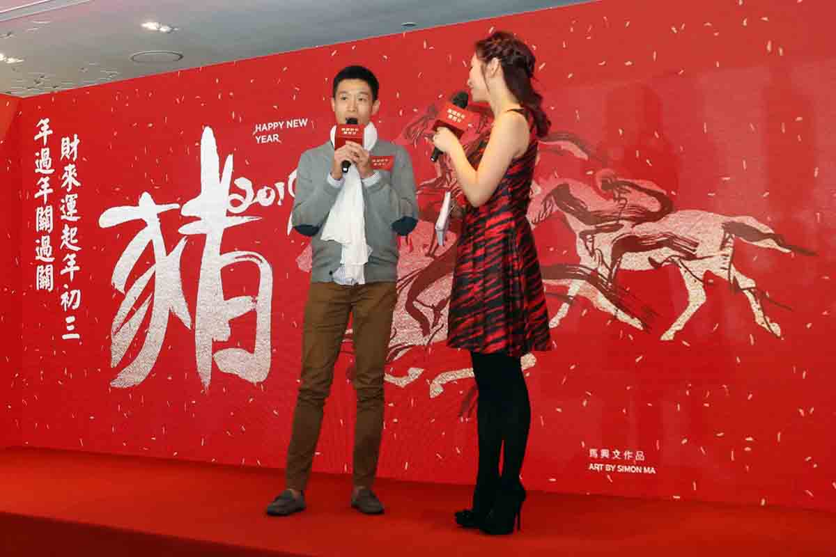 Jockey Vincent Ho shared his good wishes for Chinese New Year and cheered with officiating guests for good luck in the Year of the Pig.