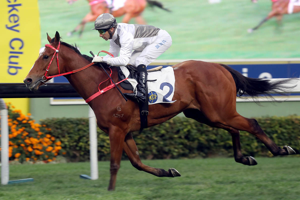 Joao Moreira steers Ivictory to an impressive win at Happy Valley.