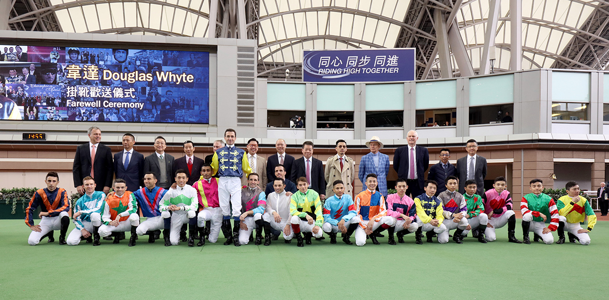 Whyte poses for a group photo with trainers and jockeys.