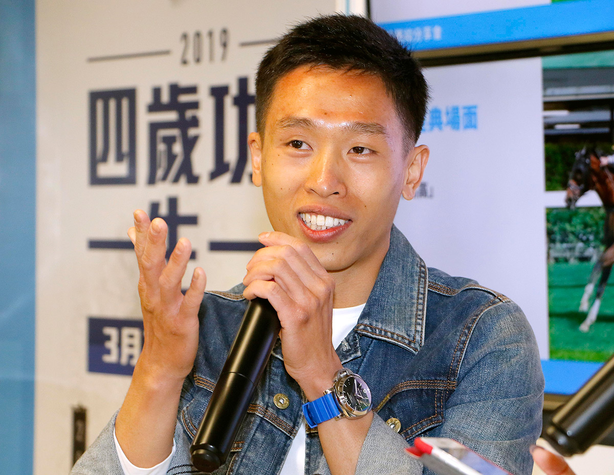 Jockey Vincent Ho meets racing fans at the Club's Off-Course Betting Branch.