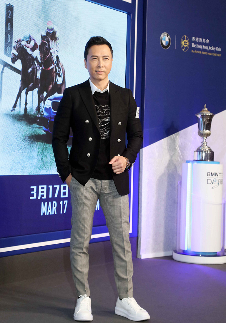 International movie star Donnie Yen, the appointed Derby Ambassador for the seventh consecutive year, poses with the coveted BMW Hong Kong Derby trophy during the event.