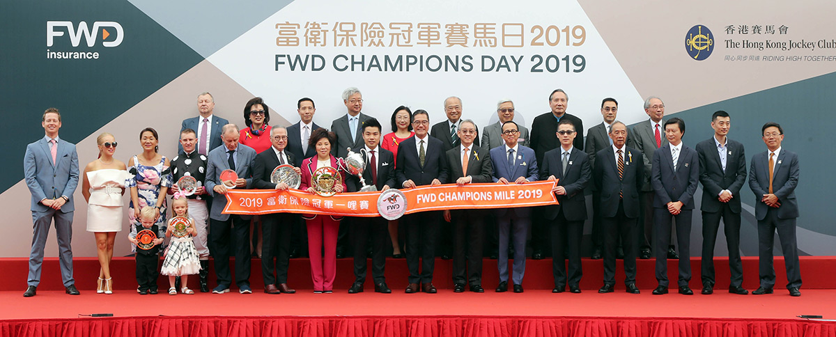 All pose for a group photo at the FWD Champions Mile trophy presentation ceremony.