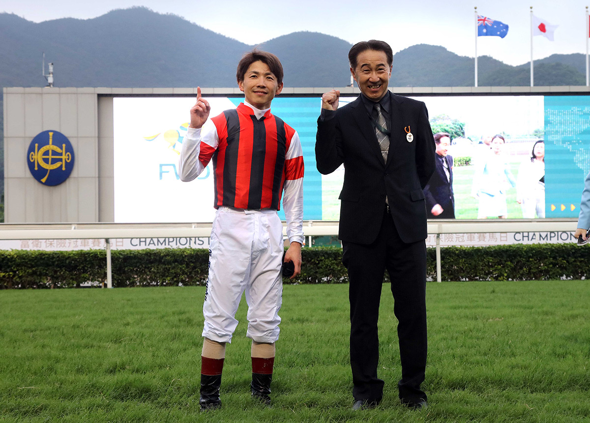 Yoshihiro Hatakeyama and Masami Matsuoka relish the moment after Win Bright’s win.