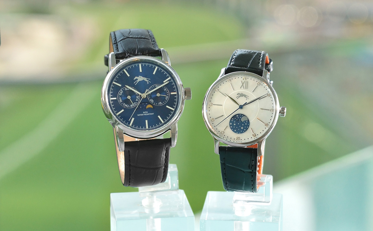Fans who participate in the #HappyWednesdayHK Best Photo Contest on Instagram have a chance to win a pair of His & Hers Moon Phase Watches (Black) by Gift at Races.
