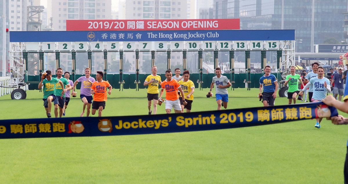 Jockeys dash 100m in front of the grandstand, with Aldo Domeyer and Derek Leung storming home to take this year’s contest. Alfred Chan and Joao Moreira finished second, while the pairing of Matthew Poon and Grant Van Niekerk finished third.