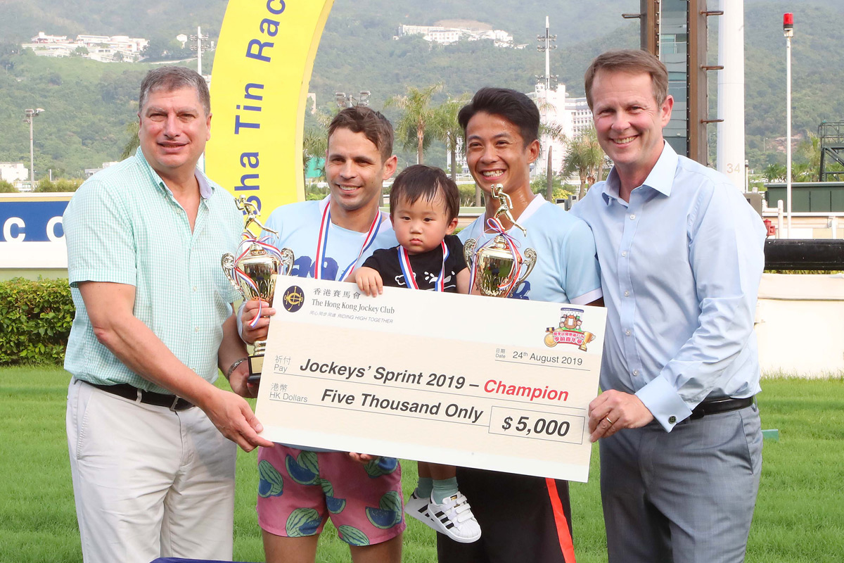 At the presentation ceremony, Andrew Harding, Executive Director, Racing (right) and William Nader, Director of Racing Business and Operations (left) present the winning trophies, medals and prizes to Jockeys’ Sprint winners Aldo Domeyer and Derek Leung, second-placed team Alfred Chan and Joao Moreira, and third-placed Matthew Poon and Grant Van Niekerk.