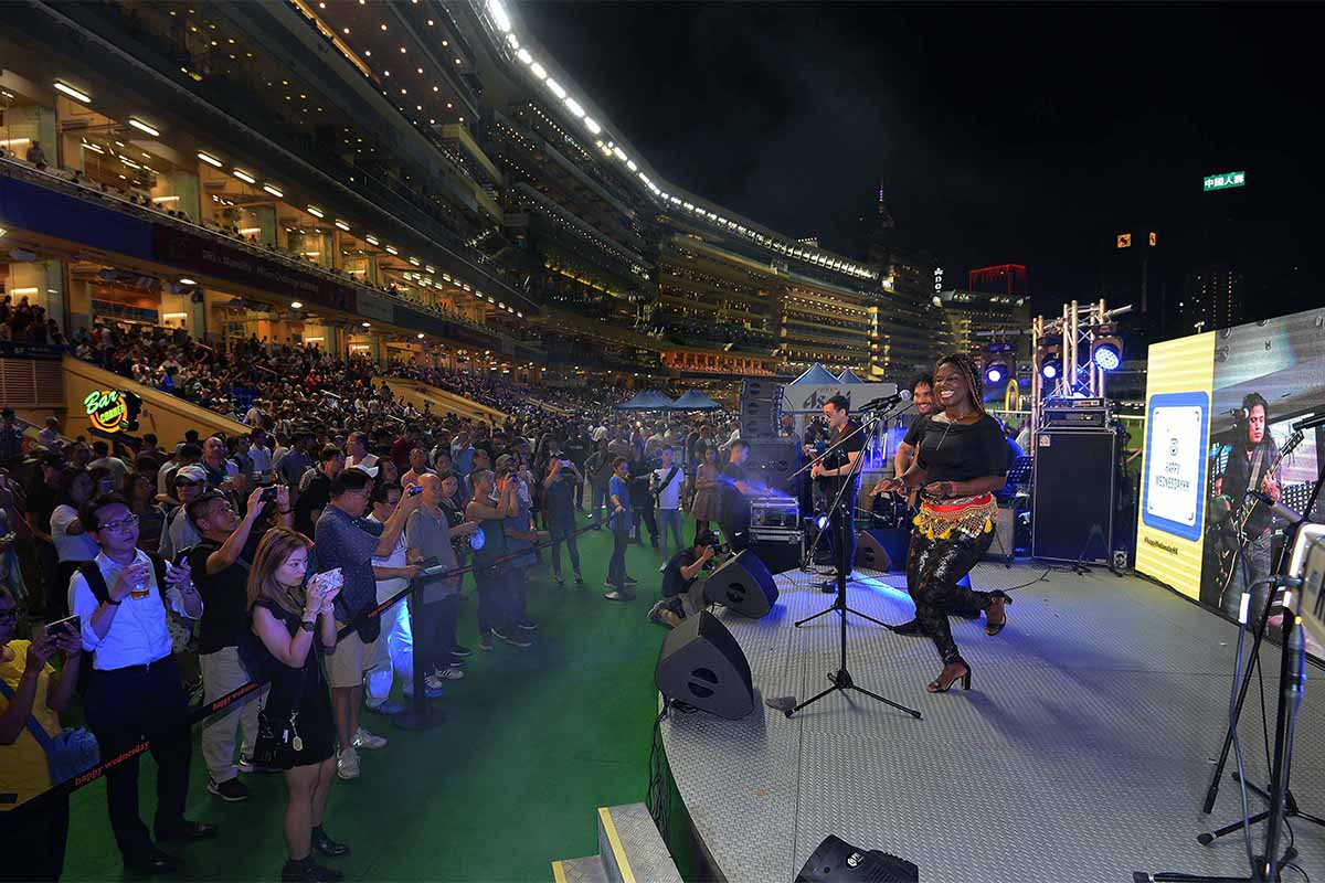 Hong Kong’s best-loved midweek party was back with a bang at Happy Valley Racecourse tonight. Fans enjoyed an array of stylish events and games offering prizes to complement the thrilling racing action. The party will continue on 18 September.