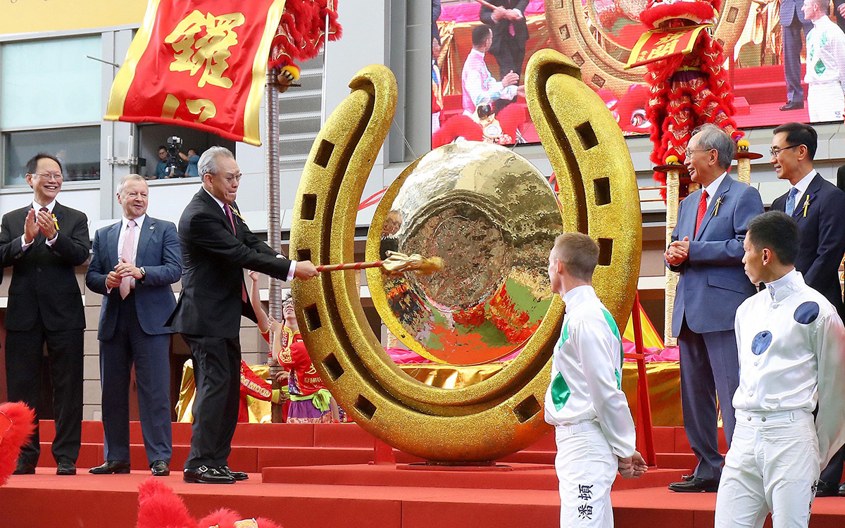 Club Chairman Dr. Anthony W K Chow officially opens the 2019/20 racing season by striking the ceremonial gong at today’s opening ceremony.