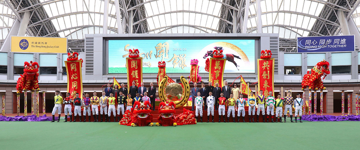 Club Chairman, CEO and Stewards along with jockeys pose for a group photo at the Opening Ceremony for the new season.