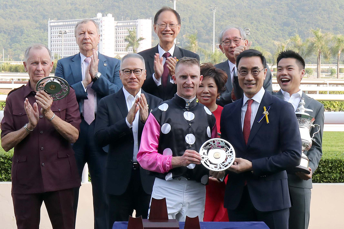 Mr. Michael T H Lee (front row, 1st from right), Steward of the Club, presents the winning trophy and silver dishes to Owner Patrick Kwok Ho Chuen and his family, Trainer John Moore and Jockey Zac Purton of Beauty Generation, winner of the Celebration Cup.