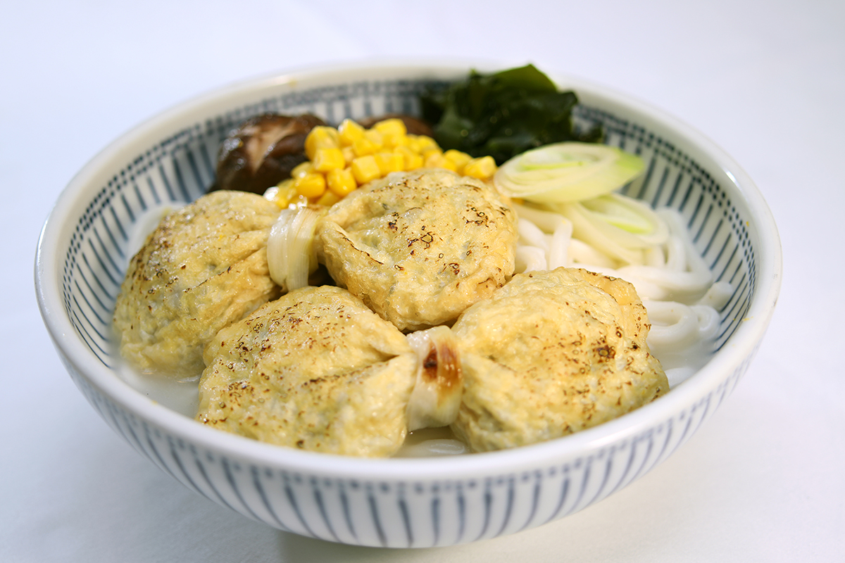 Aburaage Stuffed with Fish Mousse, Seaweed Udon in Soup