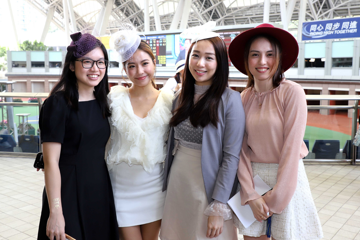 Ladies donned their finest attire to attend Sa Sa Ladies’ Purse Day at Sha Tin Racecourse.
