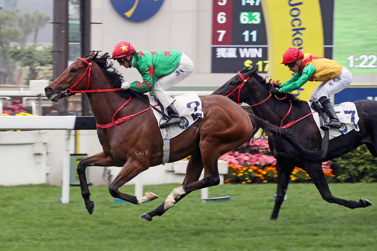 Ridden by Zac Purton, the Peter Ho-trained Rich And Lucky takes the Griffin Trophy (1400m) at Sha Tin Racecourse.