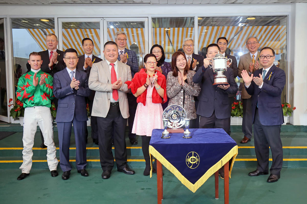 Club Steward the Hon Martin Liao presents the Griffin Trophy and a silver dish to Mr & Mrs Yan Qing Lin, owners of Rich And Lucky, trainer Peter Ho and jockey Zac Purton.