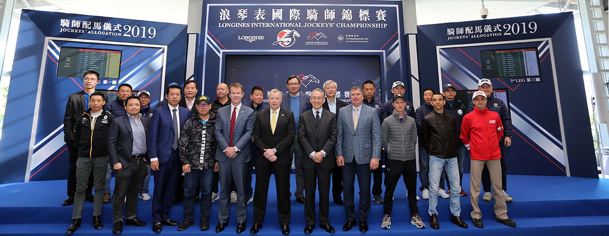 Club’s Chairman, Anthony Chow, Club’s Chief Executive Officer, Winfried Engelbrecht-Bresges, Club’s Executive Director, Racing, Andrew Harding and Director of Racing Business and Operations, William Nader, take a group photo with owners, trainers and jockeys at the ceremony.