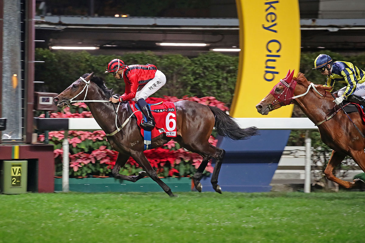 Private Secretary impresses with a Hong Kong debut win.