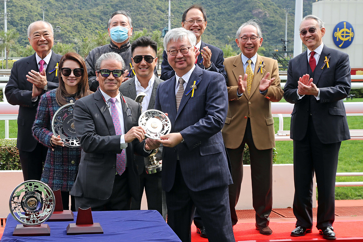Mr Silas Yang(right), Club Steward, presents the Centenary Vase trophy and silver dishes to Exultant’s Owner representative, winning trainer Tony Cruz and jockey Zac Purton.
