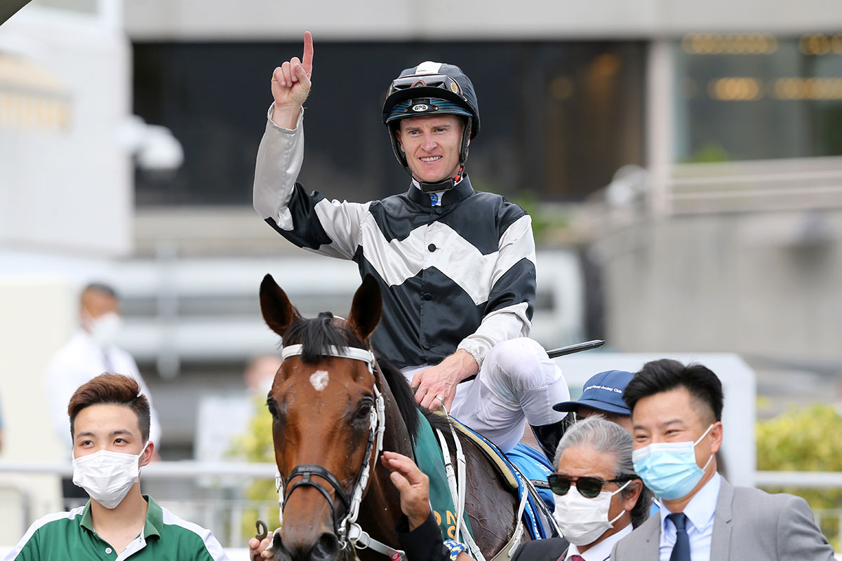 Purton recovered from a mishap to take the ride on Exultant.