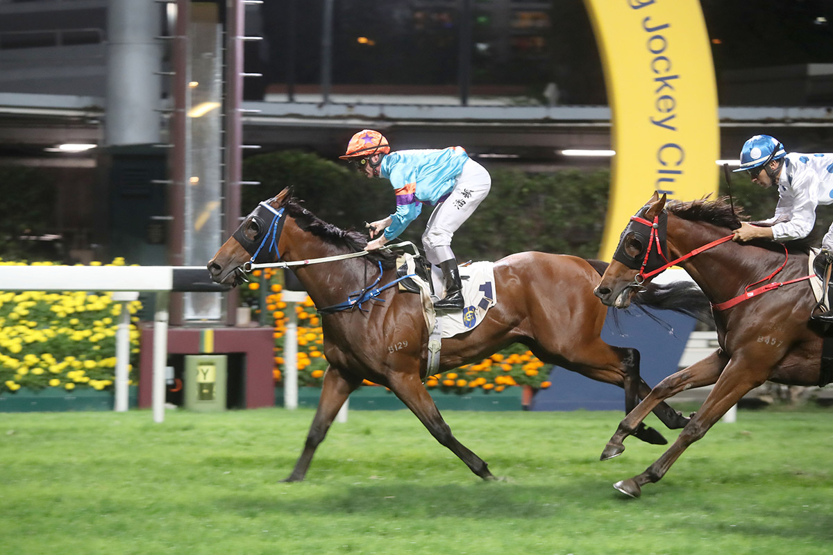 Dances With Dragon makes it three wins this term at Happy Valley.