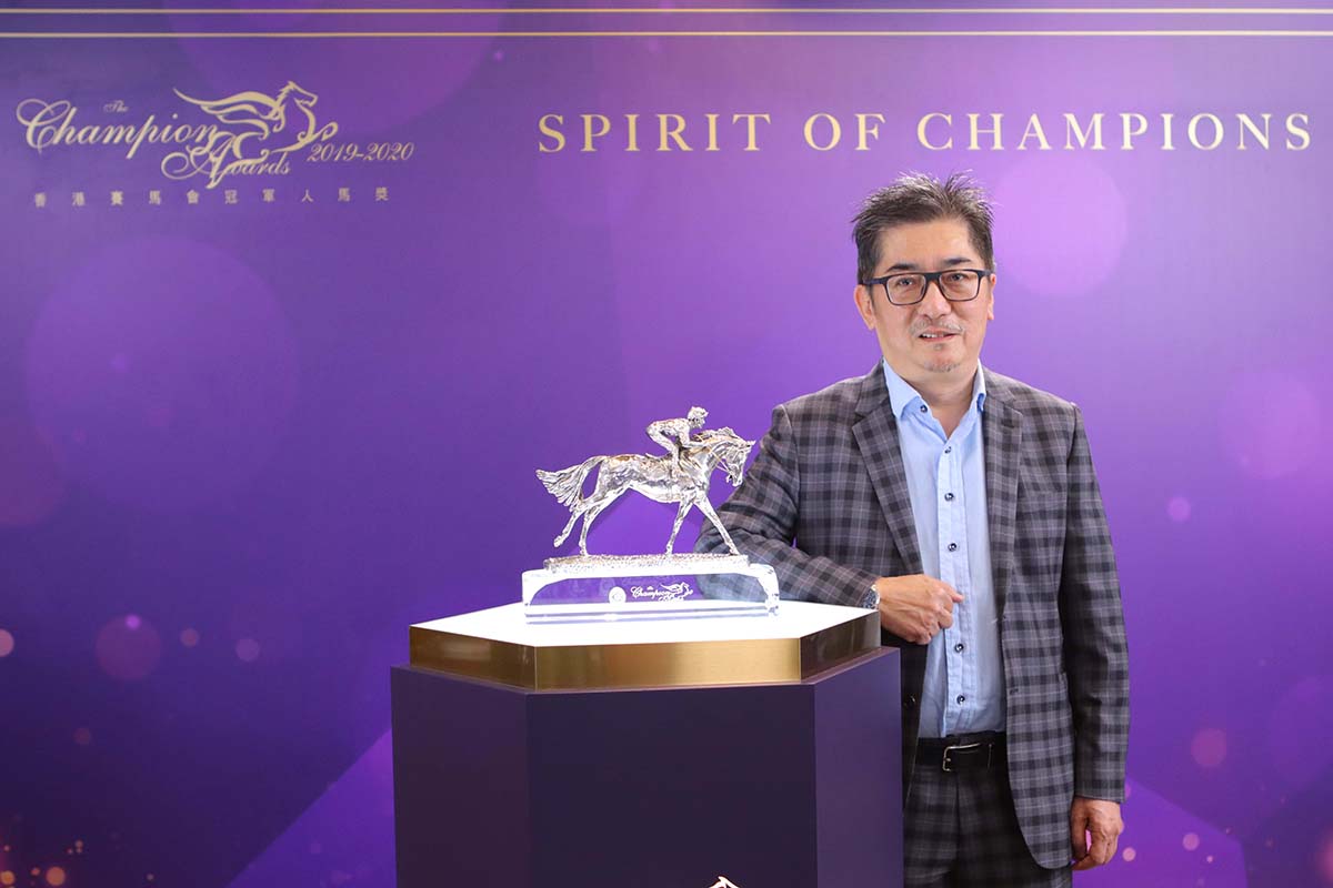 Dr. Rosanna Wong Yick Ming, Steward of The Hong Kong Jockey Club, announces the Champion Four-Year-Old award goes to Golden Sixty, owned by Mr. Stanley Chan Ka Leung.