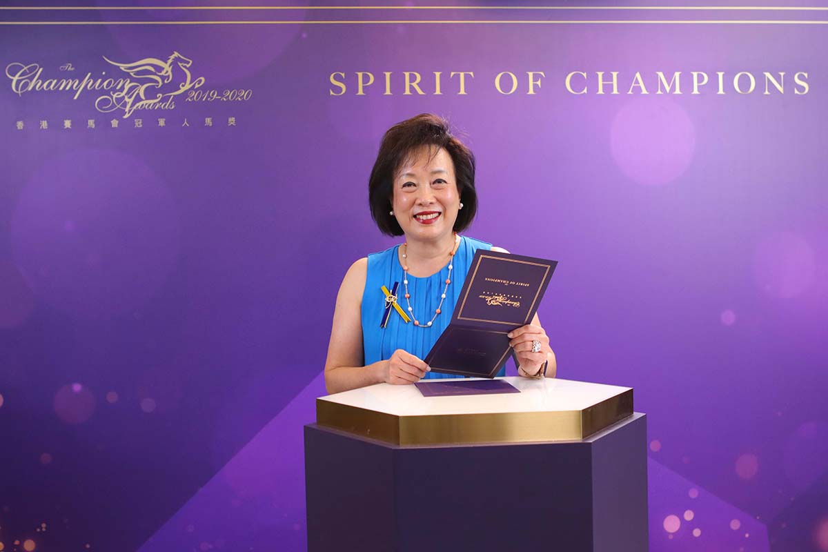 Dr. Rosanna Wong Yick Ming, Steward of The Hong Kong Jockey Club, announces the Champion Four-Year-Old award goes to Golden Sixty, owned by Mr. Stanley Chan Ka Leung.