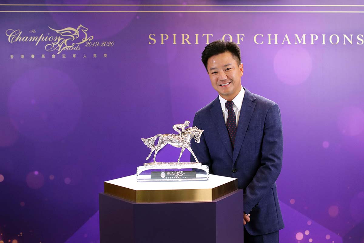 Mr. Richard Tang Yat Sun , Steward of The Hong Kong Jockey Club, announces the Champion Stayer award goes to Exultant, owned by Mr. Eddie Wong Ming Chak and Mrs. Wong Leung Sau Hing. Owners’ son Mr. Kirk Wong King Wai poses with the winning trophy