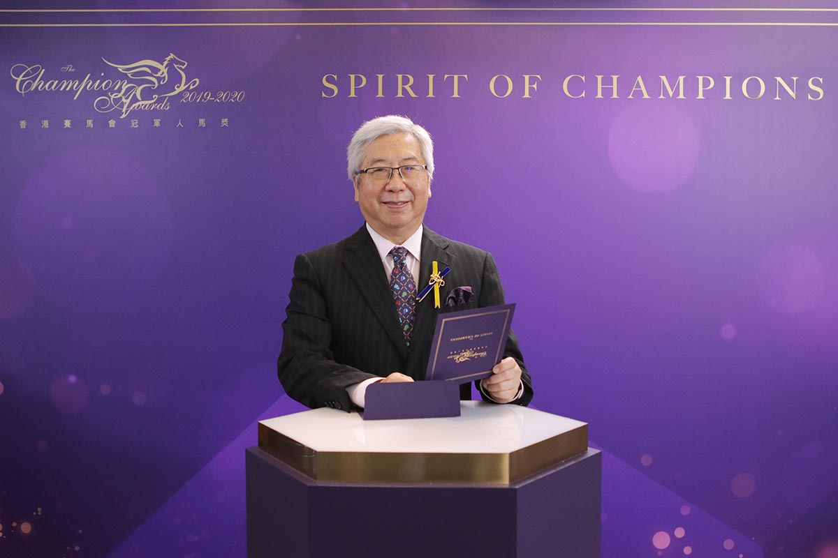 Dr. Eric Li Ka Cheung, Steward of The Hong Kong Jockey Club, announces Zac Purton as the Champion Jockey.