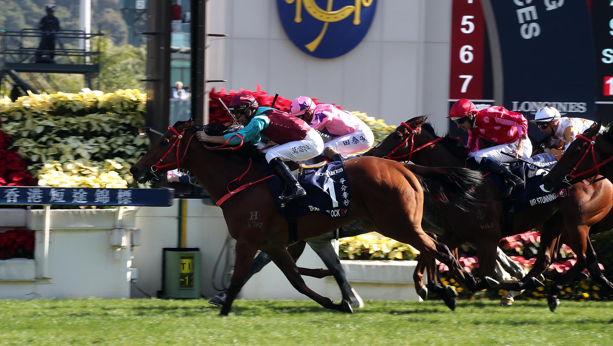 Moreira and Size combine with Beat The Clock to win the 2019 LONGINES Hong Kong Sprint.