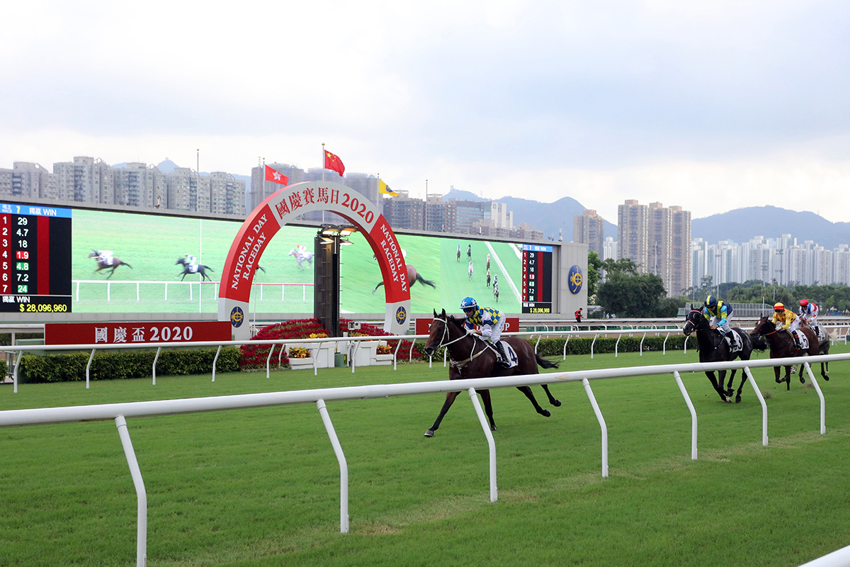 The Tony Cruz-trained Computer Patch, ridden by Joao Moreira, takes the G3 National Day Cup (1000m) at Sha Tin Racecourse today.