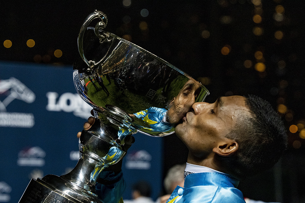 Teetan kisses the coveted trophy.