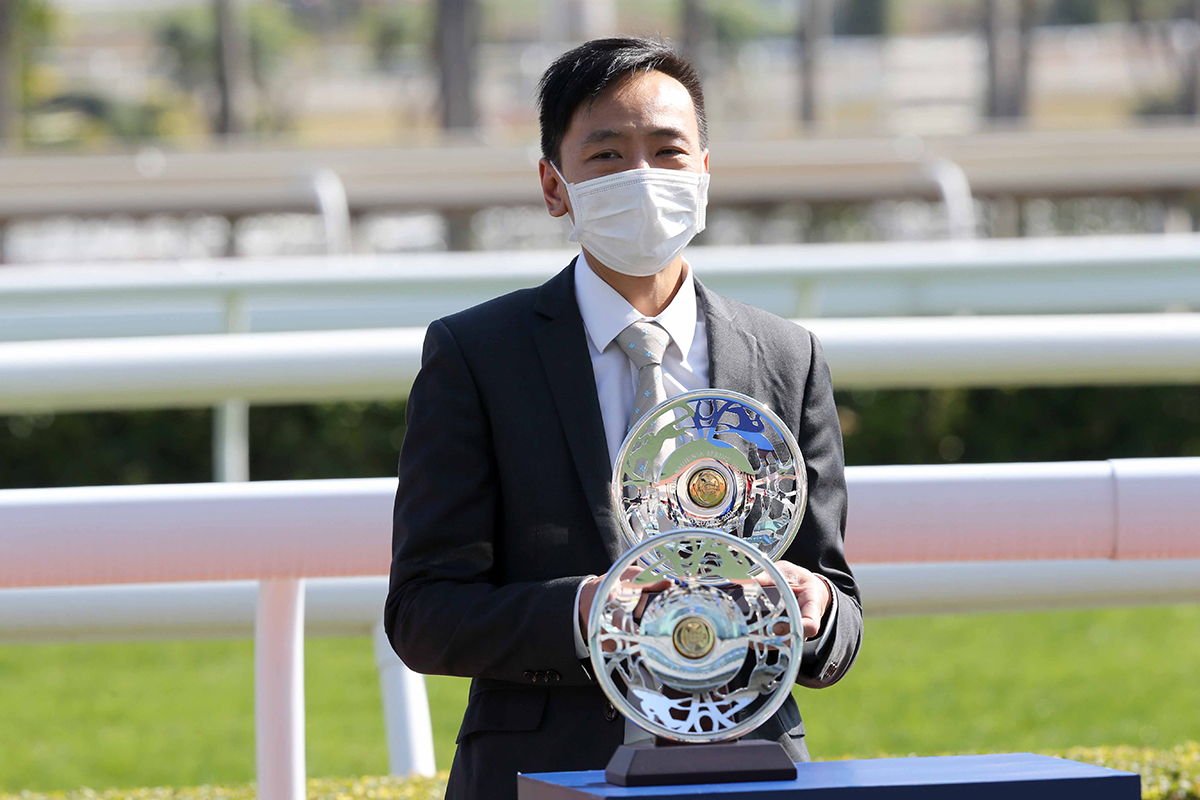 Trainer’s representative of Explosive Witness poses for a photo with a silver dish.