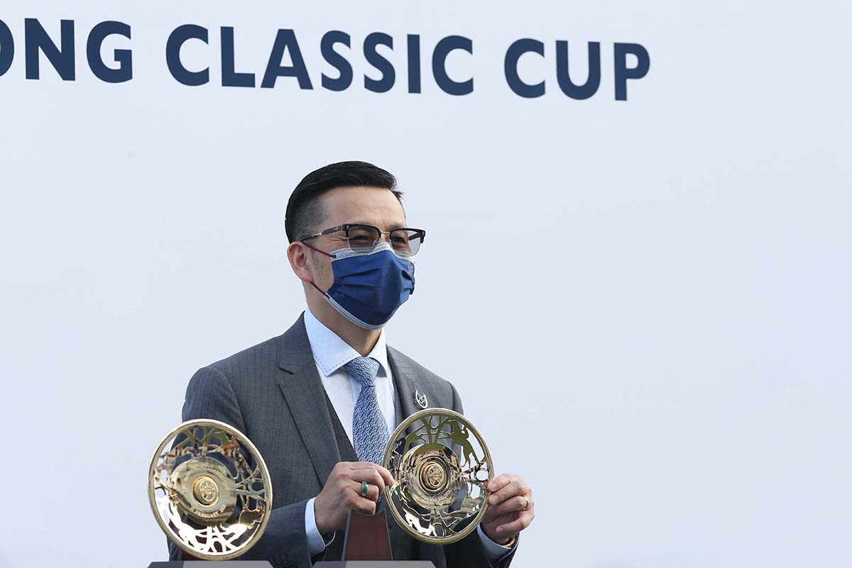 HKJC Steward Dr Silas Yang presents the Hong Kong Classic Cup trophy and gold-plated dishes to Healthy Happy’s owner Sin Tung Hing, trainer Frankie Lor and jockey Alexis Badel.