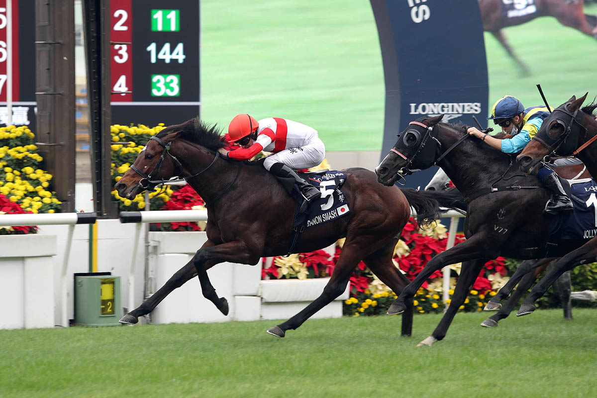 Danon Smash lands the LONGINES Hong Kong Sprint in style.