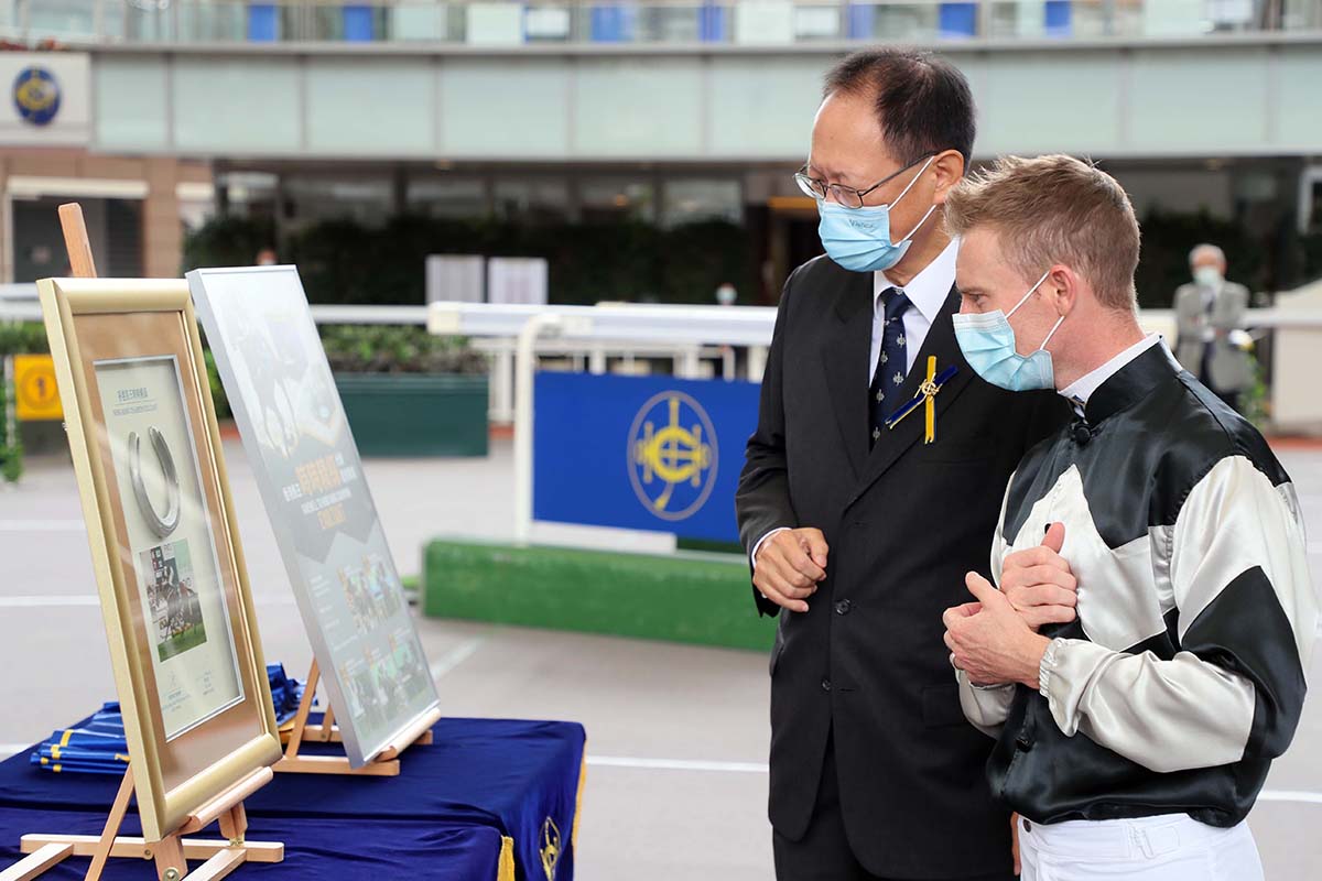 The Hong Kong Jockey Club hosts a farewell ceremony for retired champion Exultant at Sha Tin Racecourse today. Last season’s Hong Kong Horse of the Year shows up one last time for a lap in the Parade Ring before departing to Ireland for his retirement.