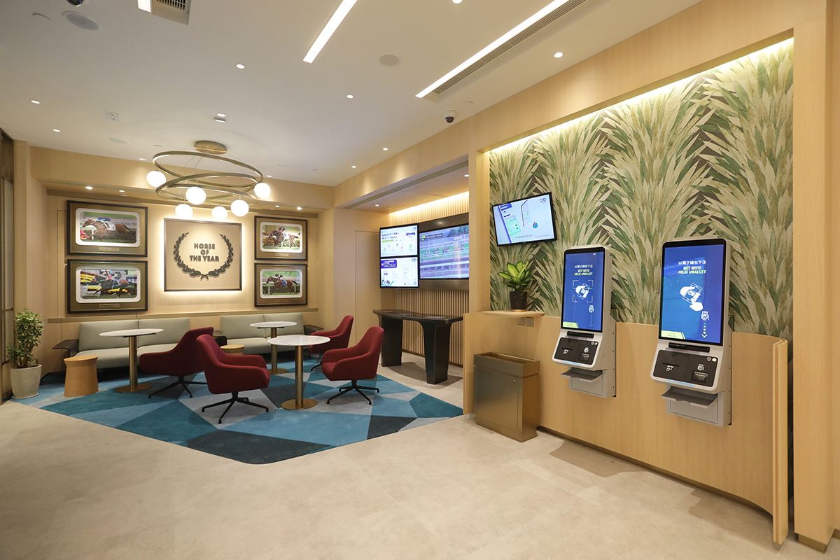 The relaxing seating area is fitted with upgraded digital facilities to enhance customer convenience.