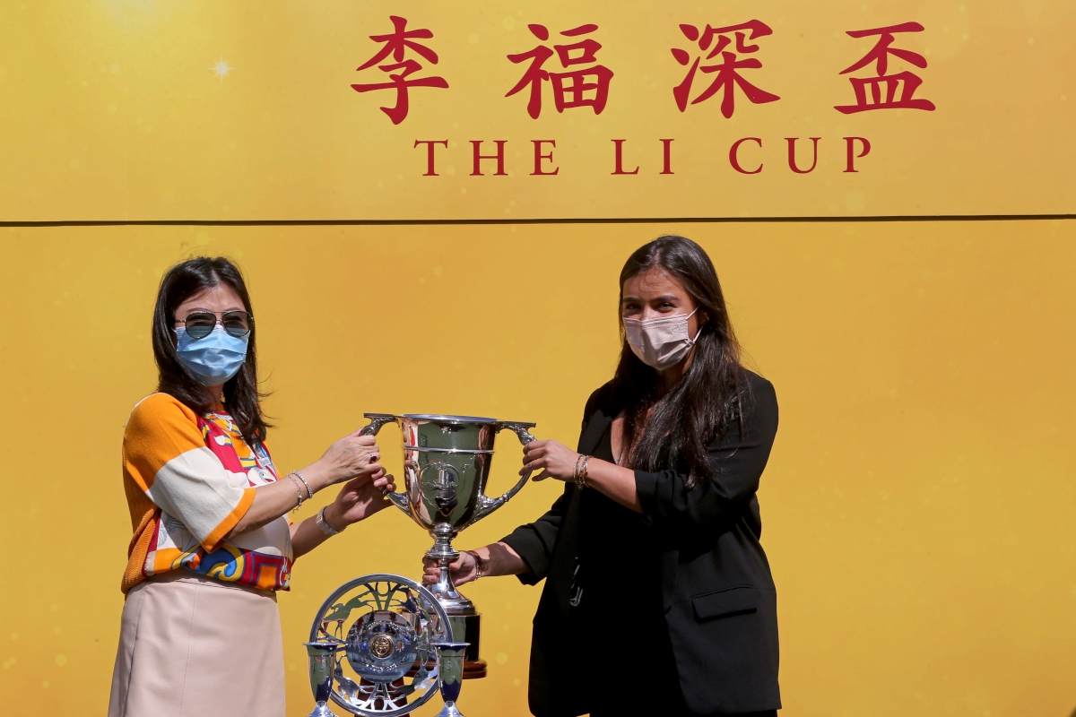 Coolceleb wins The Li Cup for Owner Great Fund Syndicate, Trainer Benno Yung and Jockey Jerry Chau. Miss Alana Li, granddaughter of the late Mr Alan Li, presents the Cup to the winning Owner.